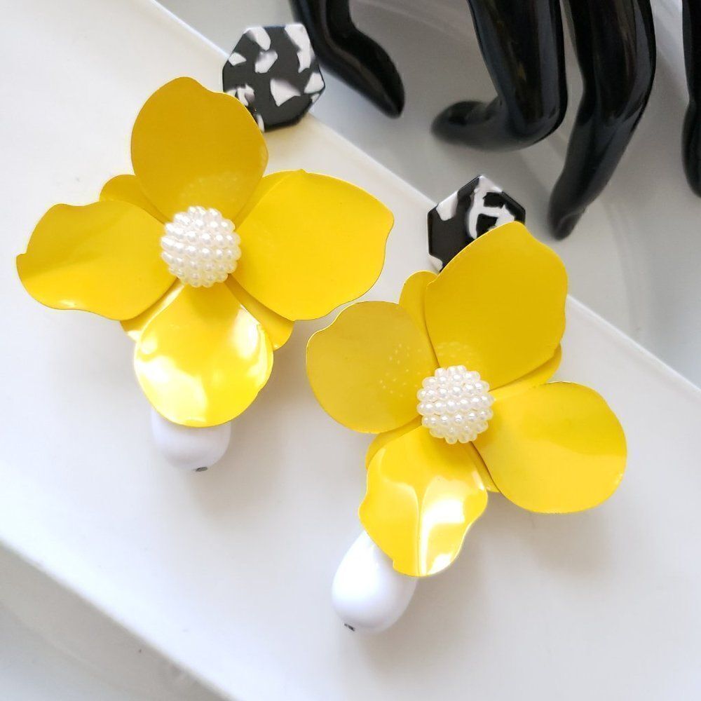 New! Zara Big Floral Earrings - Picture 14 of 16